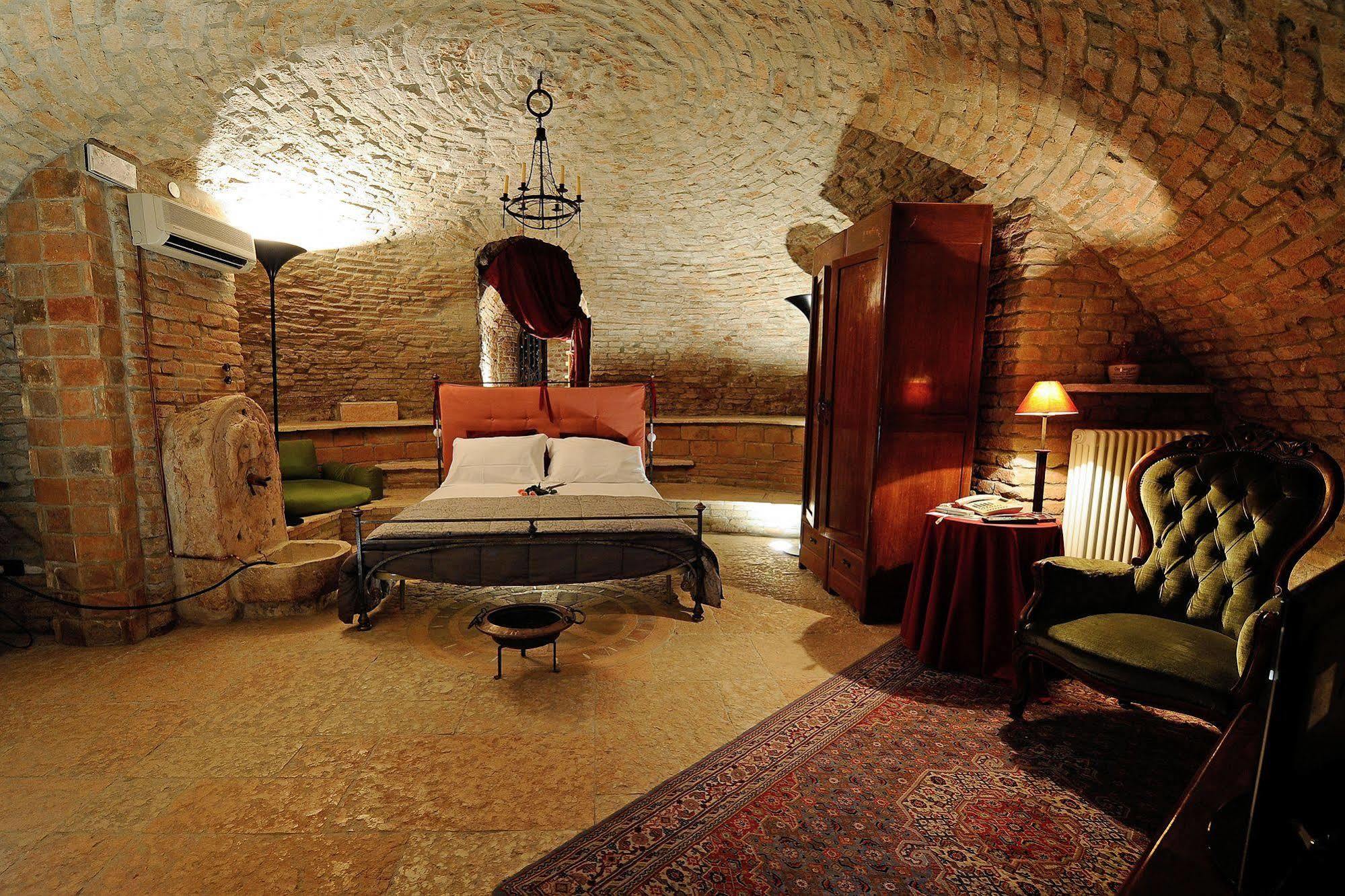 Casa Museo Palazzo Valenti Gonzaga Otel Mantua Dış mekan fotoğraf