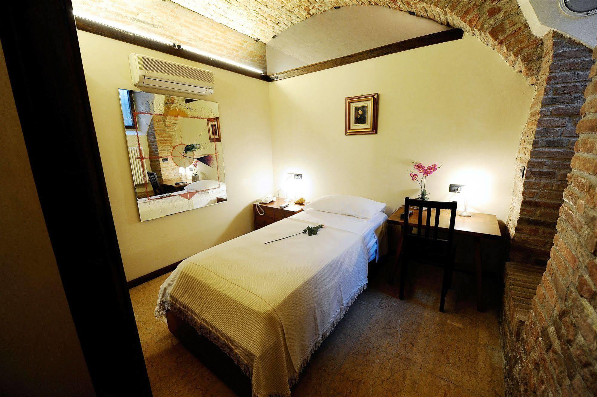 Casa Museo Palazzo Valenti Gonzaga Otel Mantua Dış mekan fotoğraf