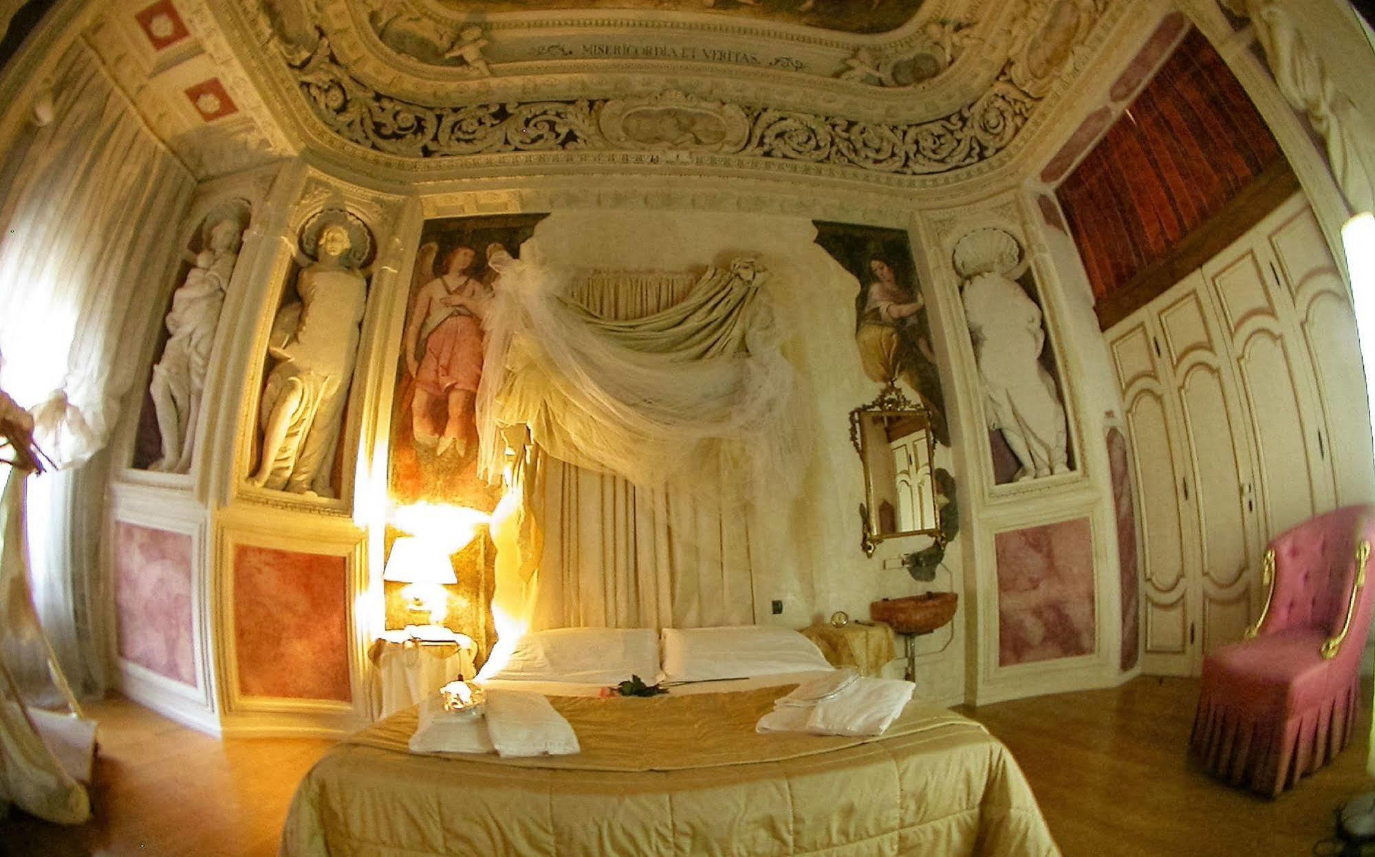 Casa Museo Palazzo Valenti Gonzaga Otel Mantua Dış mekan fotoğraf
